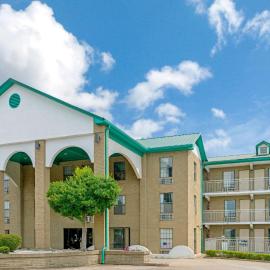 Super 8 by Wyndham Lakeland，位于Lakeland的酒店