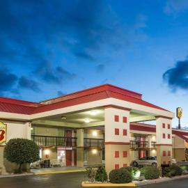 Super 8 by Wyndham Tifton，位于提夫顿的酒店