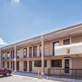 Super 8 by Wyndham Camp Springs/Andrews AFB DC Area,位于坎普泉的酒店