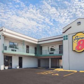 Super 8 by Wyndham Chicago/Rosemont/O'Hare/SE，位于River Grove的酒店