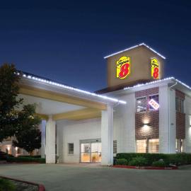 Super 8 by Wyndham Rosenberg TX，位于罗森伯格的酒店