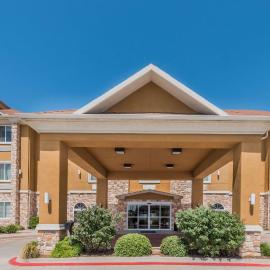 Days Inn & Suites by Wyndham Cleburne TX，位于克利本的酒店