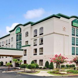 Wingate by Wyndham Atlanta Fairburn，位于费尔本的酒店