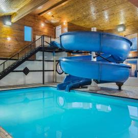 Travelodge by Wyndham Golden Sportsman Lodge，位于戈尔登的酒店