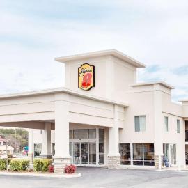 Super 8 by Wyndham Dalton，位于道尔顿的酒店