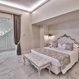 The Moon Boutique Hotel & Spa，位于佛罗伦萨的酒店
