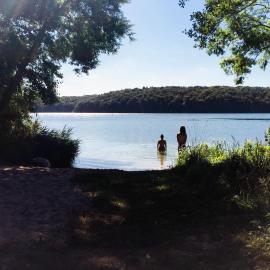 Ferienzimmer Suhrer Seeblick，位于布隆的酒店