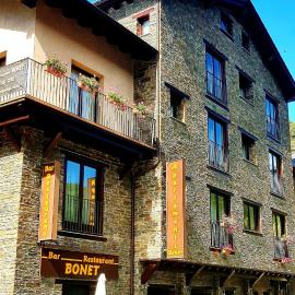 Apartaments Bonet，位于Pal的酒店