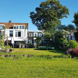 Edam, Garden Room with private entrance and rural view，位于埃丹的酒店
