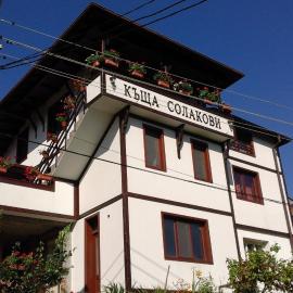 Къща за Гости Солакови **，位于代温的酒店
