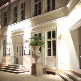 König`s Hotel am Schlosspark,位于雷达-维登布吕克的酒店