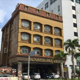 Sunrise Hotel Okinawa-どこか懐かしいレトロ宿軽朝食付,位于冲绳岛市的酒店