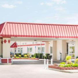 Ramada by Wyndham Enid,位于Enid的酒店
