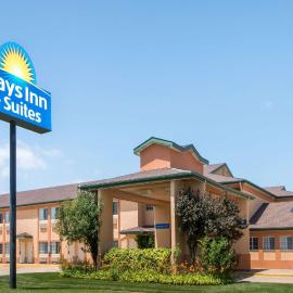 Days Inn & Suites by Wyndham Wichita，位于威奇托的酒店