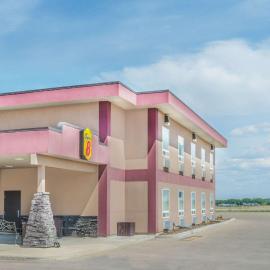Super 8 by Wyndham Innisfail，位于Innisfail的酒店