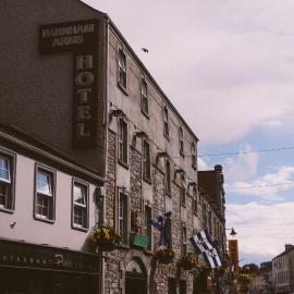 The Farnham Arms Hotel，位于卡文的酒店