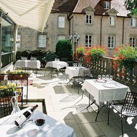 Logis Hôtel Le Cheval Blanc，位于朗格勒的酒店