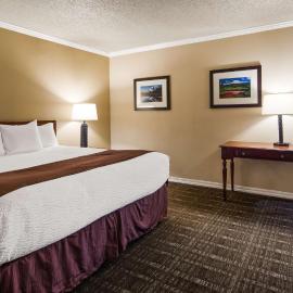 Best Western Lakewood- Historic Landmark，位于莱克伍德的酒店