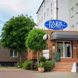 Parkhotel Neubrandenburg，位于新勃兰登堡的酒店