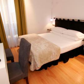 Hostal Santo Domingo，位于马德里的酒店