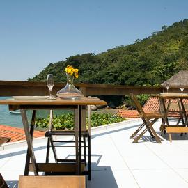 Casa 1 - Você a Varanda e o Mar na Praia dos Ranchos-Trindade Hospeda，位于特林达德的酒店