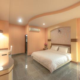 Martina Hotel Surin,位于素辇府的酒店