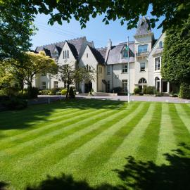 Glen-Yr-Afon House Hotel，位于阿斯克的酒店