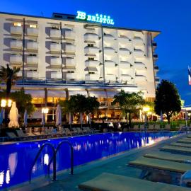 Hotel Bristol,位于索托马里纳的酒店
