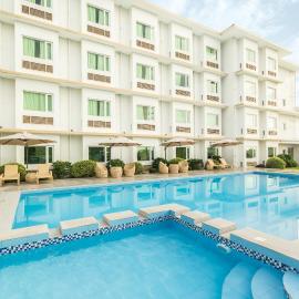 Microtel by Wyndham South Forbes near Nuvali，位于圣罗莎的酒店
