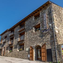 Aparthotel les Corts，位于利维亚的酒店
