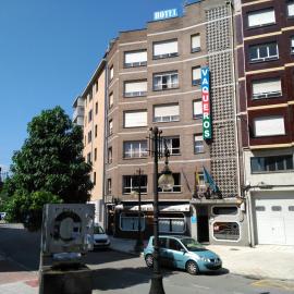 Hotel Vaqueros，位于兰格雷奥的酒店