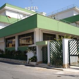 Hotel Esperia，位于萨米凯莱-迪巴里的酒店