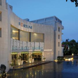 Fortune Sector 27, Noida - Member ITC Hotels' Group，位于诺伊达的酒店
