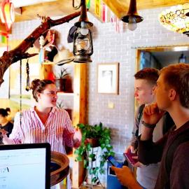 The Silk Road Travelers Hostel，位于张掖的酒店