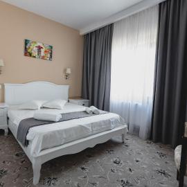 Hotel Cristian，位于Afumaţi的酒店