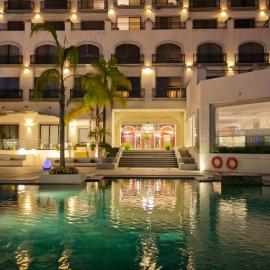 HS HOTSSON Hotel Leon，位于莱昂的酒店