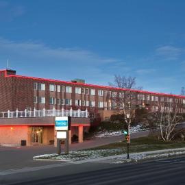 Travelodge by Wyndham Baie Comeau，位于贝科莫的酒店