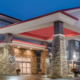 Ramada by Wyndham Moose Jaw，位于穆斯乔的酒店