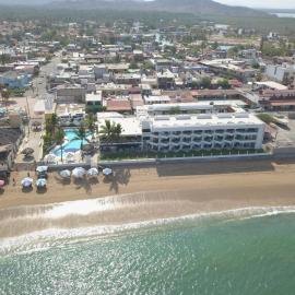Hotel Barra de Navidad，位于巴拉德纳维达的酒店