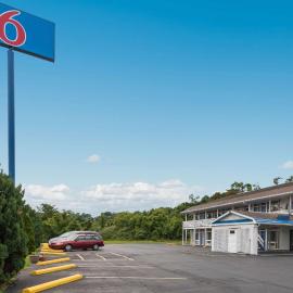 Motel 6-Parkersburg, WV,位于帕克斯堡的酒店