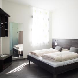 eee Hotel Traun,位于林茨的酒店