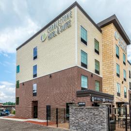 Cobblestone Hotel & Suites Hartford,位于Hartford的酒店