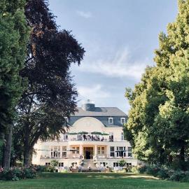 Hotel Schloss Teutschenthal，位于Teutschenthal的酒店