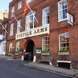 Norfolk Arms Hotel - Arundel，位于阿伦德尔的酒店