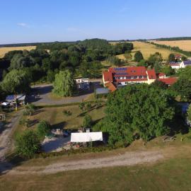 Star Camp Cosa, Ferienwohnungen, Camping, Schlaffässer，位于Friedland的酒店