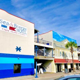 Sea and Breeze Hotel and Condo，位于泰比岛的酒店