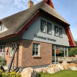 "Kontorhaus" by Ferienhaus Strandgut，位于博恩的酒店