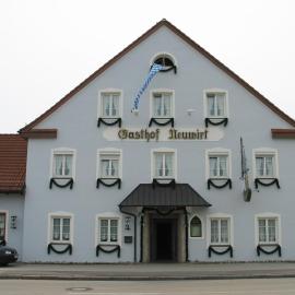 Hotel Neuwirt，位于哈尔伯格摩斯的酒店