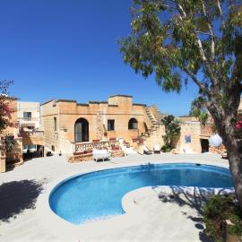 Villa Aya - 2 Bedroom with Shared Pool，位于Il-Pergla的酒店