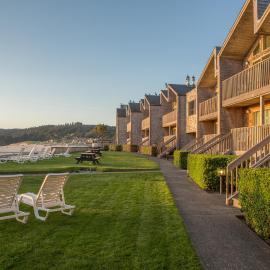 Schooner's Cove Inn，位于卡农海滩的酒店